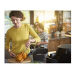 HD9650-93 Philips Air Fryer Premium XXL Mum cooking roast chicken